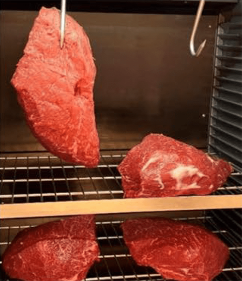 熟成庫で35日間熟成